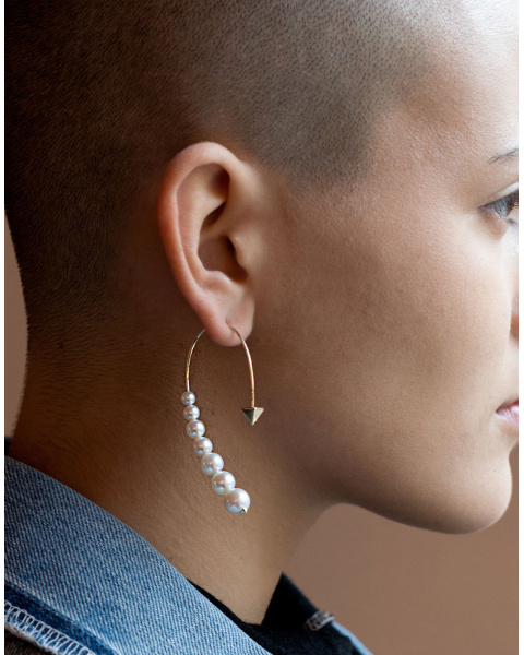 Curved pendant earring Curved pendant earring