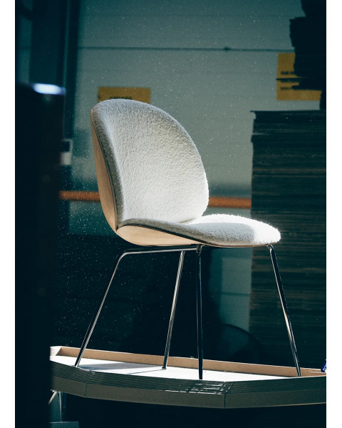 Chaise beetle bouclette blanc