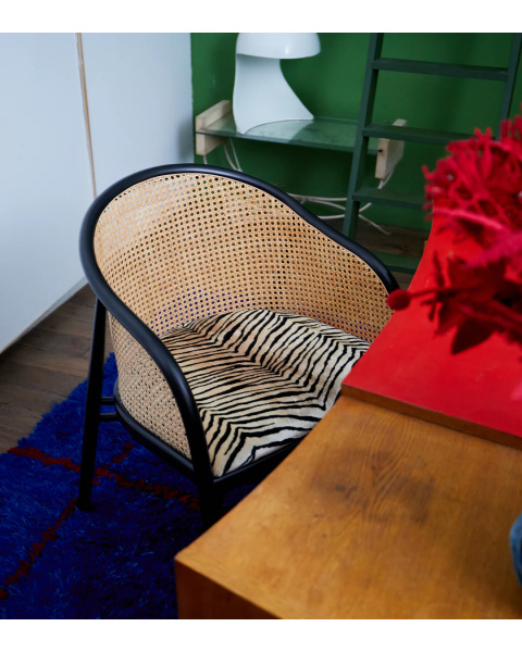 Fauteuil cannage, velours tigre et hêtre finition noire