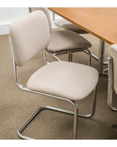 Chaise beige feutre et acier Chaise beige feutre et acier