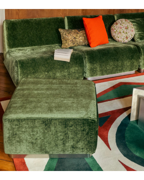Pouf Rotondo velours vert olive brillant - socle acier Pouf Rotondo velours vert olive brillant - socle acier