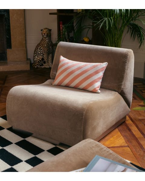Pouf camel velours socle acier Pouf camel velours socle acier