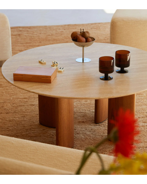 Table basse ronde travertin et pieds finition iroko Table basse ronde travertin et pieds finition iroko