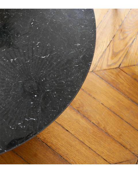 Table basse ronde marbre noir et pieds finition iroko