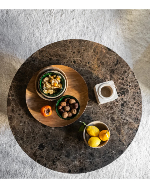 Table basse ronde marbre marron et pieds bordeaux